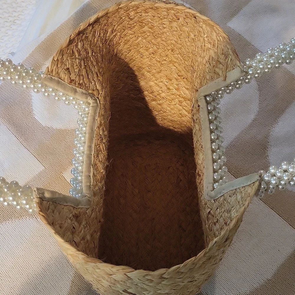 ☀️☀️ Summer Straw Tote with Beaded Pearl Handles - Picture 3 of 3
